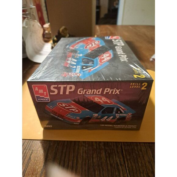 Vintage AMT/Ertl 1993 44 STP Pontiac NASCAR Race Car Model Kit 1:25 Sealed 6892 - Picture 4 of 6